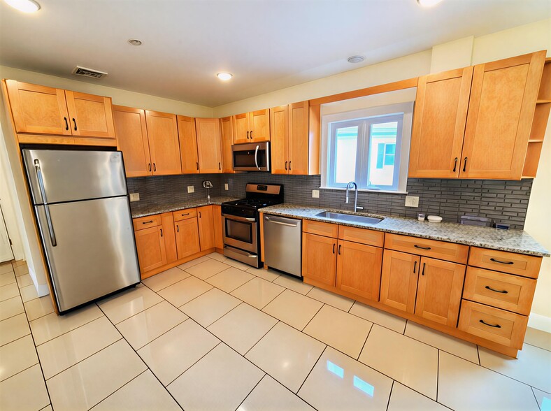 Primary Photo - 159 Elm St