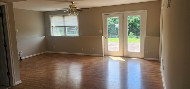 Building Photo - Spacious Home with Room to Spread Out