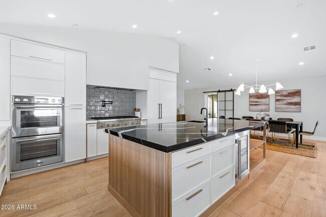 Building Photo - 3842 E San Miguel Ave