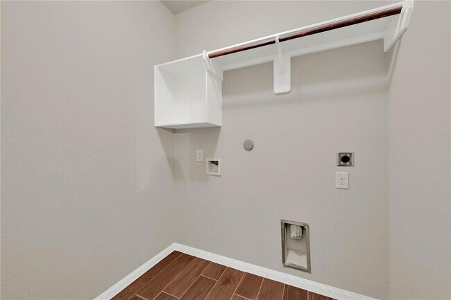 Building Photo - 3310 Pine Chase Dr