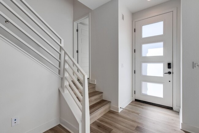 Building Photo - Mira Mesa 3 Bedroom Townhome!