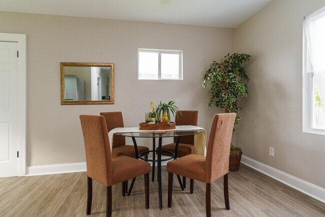 Building Photo - 2220 Sale Rd