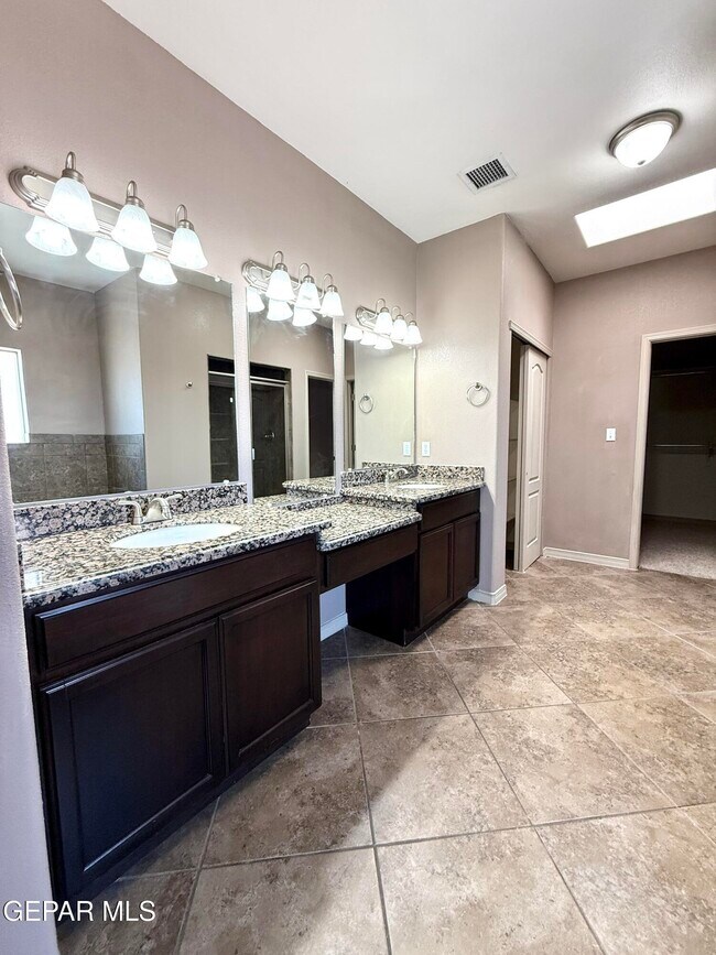Building Photo - 3712 Coco Palm Dr
