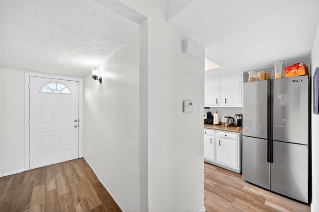 Building Photo - 6975 Chasewood Dr