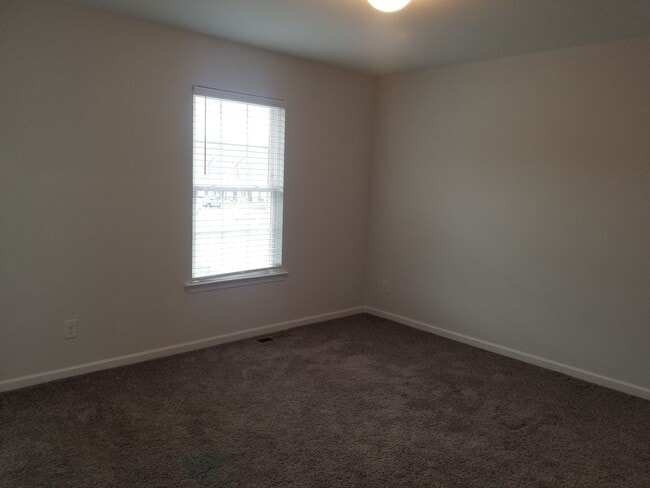 Building Photo - 3BR, 3BA TH is Tavern Grove