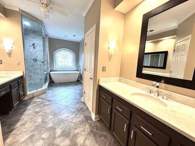 Building Photo - 415 S Yates Rd