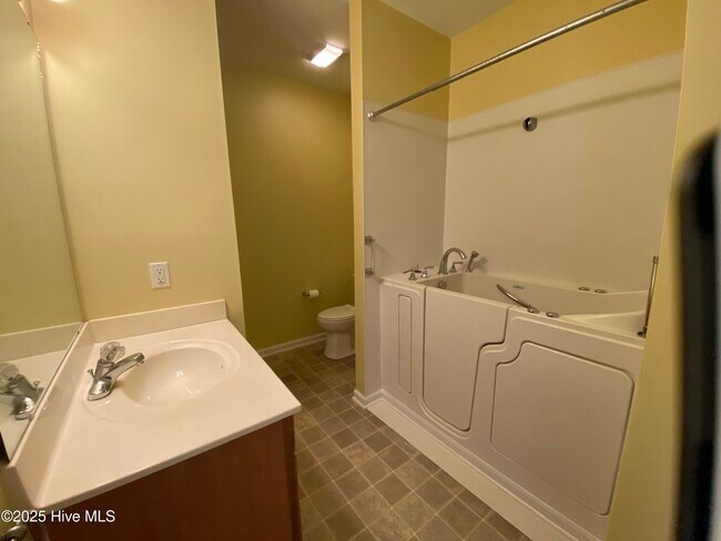 Building Photo - 1129 Turtle Creek Rd