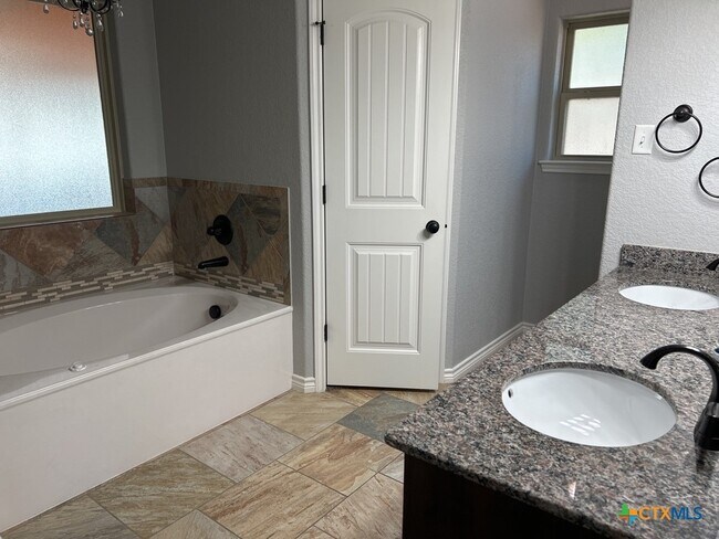 Building Photo - 1604 Granex Dr