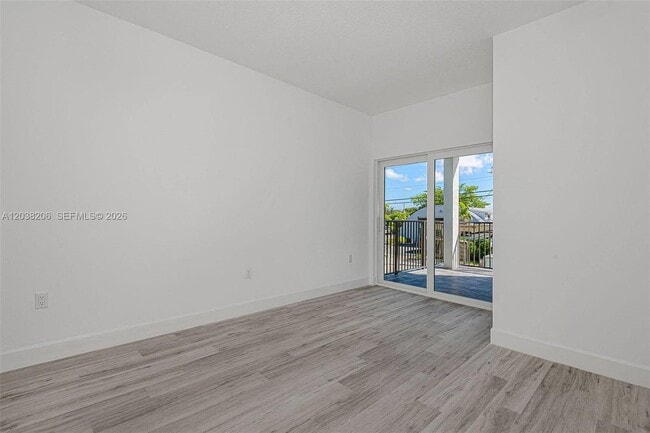Building Photo - 635 NW 30th Ave