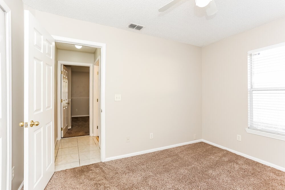 Building Photo - 7510 International Village Dr