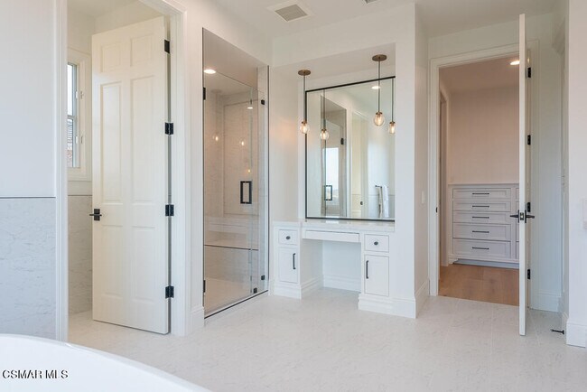 Building Photo - 2390 Crombie Ct