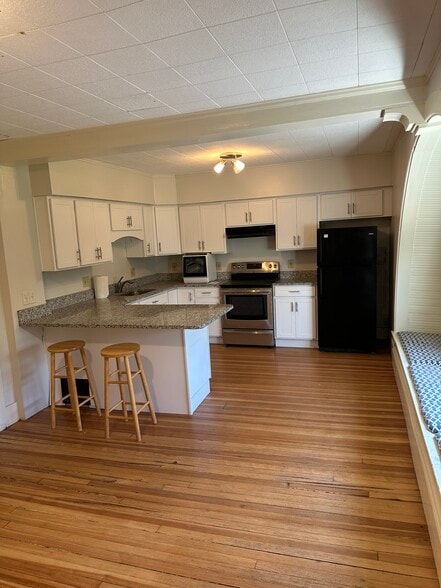 Primary Photo - 1231 Islington St