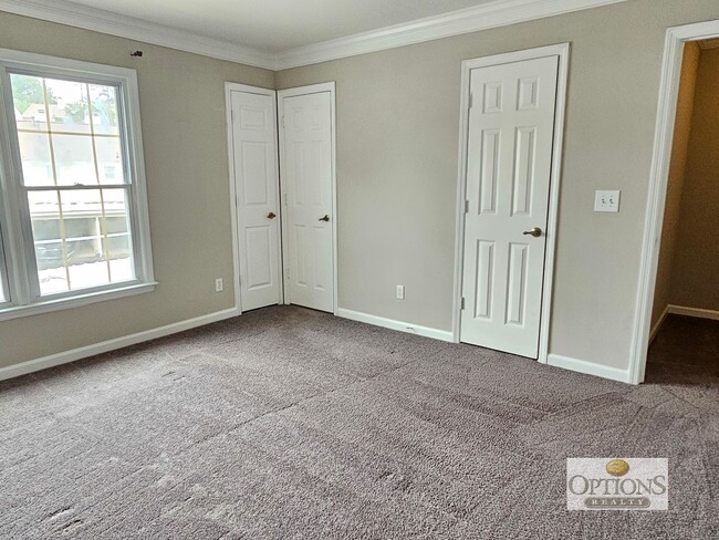 Building Photo - 2BR Townhouse in Roswell