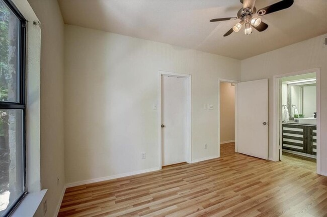 Building Photo - 4711 Spicewood Springs Rd