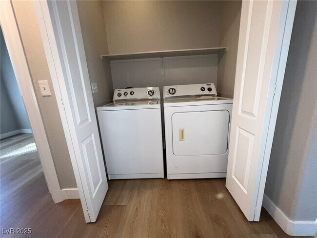 Building Photo - 10780 Valencia Hills St