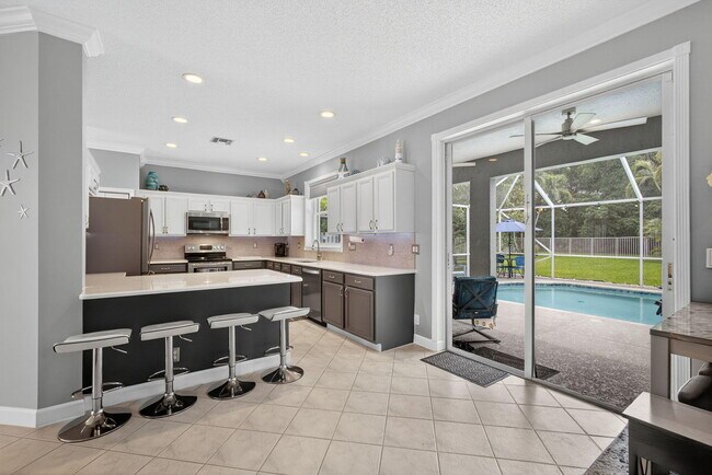 Building Photo - 3738 Old Lighthouse Cir