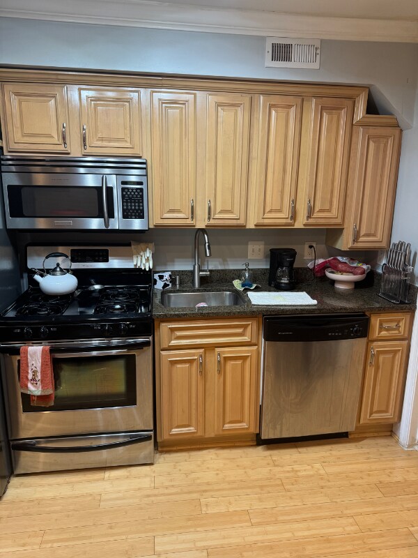 Building Photo - 308 18th Pl NE