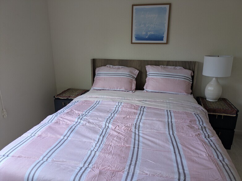 Building Photo - 105 Donegan Ct