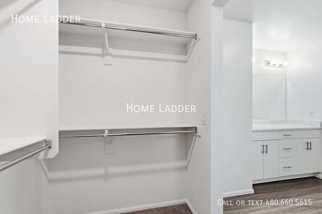 Building Photo - 1360 W Inca Dr