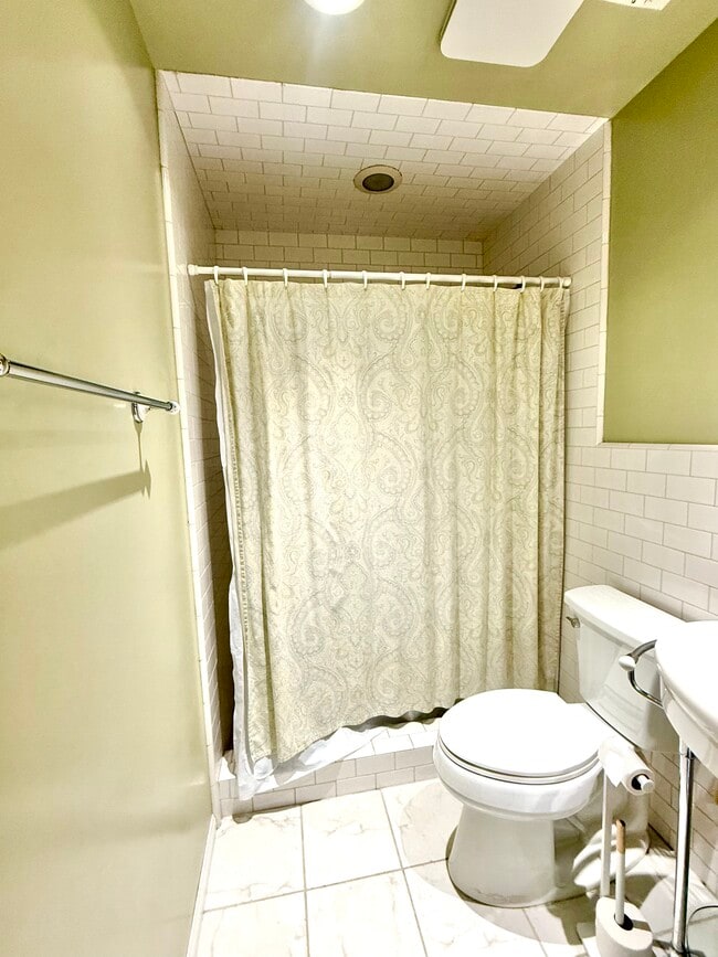 Building Photo - 18021 Upperlake Cir