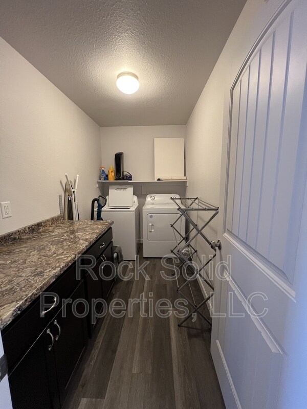 Building Photo - 1716 Kade Ct