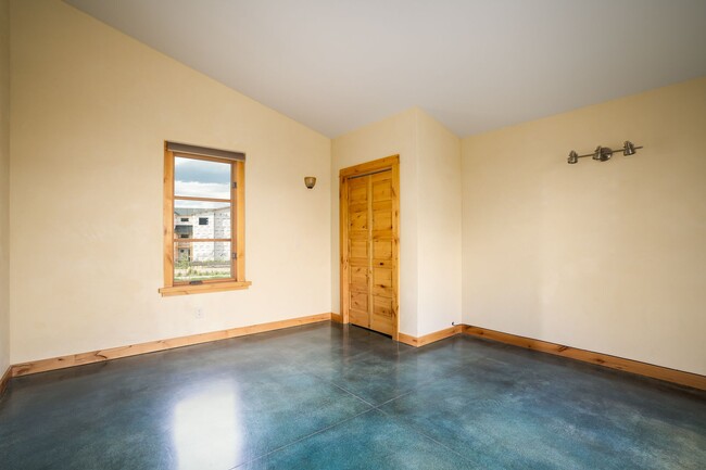 Building Photo - Fully Loaded North Bozeman Home for Lease!