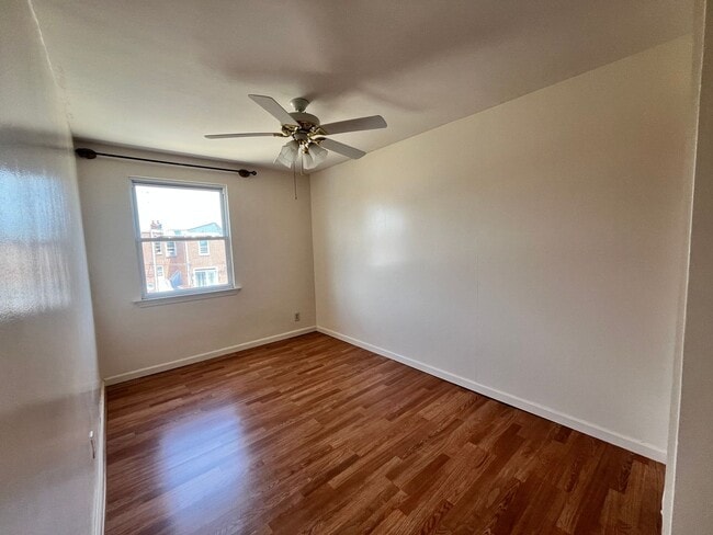 Building Photo - 3 bedroom 1 bath house