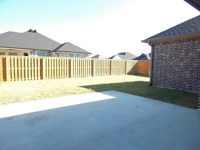 Building Photo - Whitehouse ISD! Gorgeous 4 Bedroom, 2 Bath...