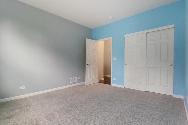 Building Photo - 643 Seneca St