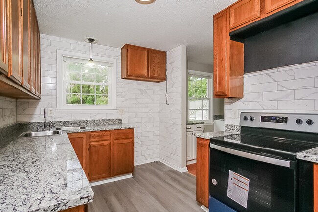 Building Photo - 7704 Logan Dr SW