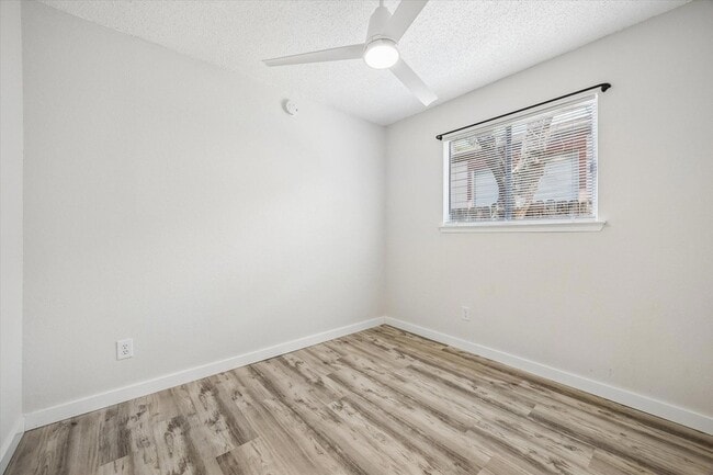 Building Photo - 904 Sirocco Dr