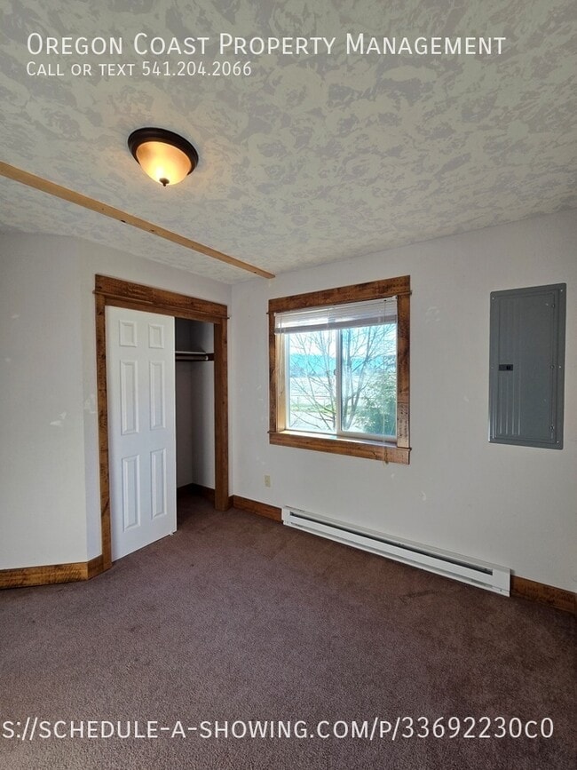 Building Photo - 1025 Wilson River Loop