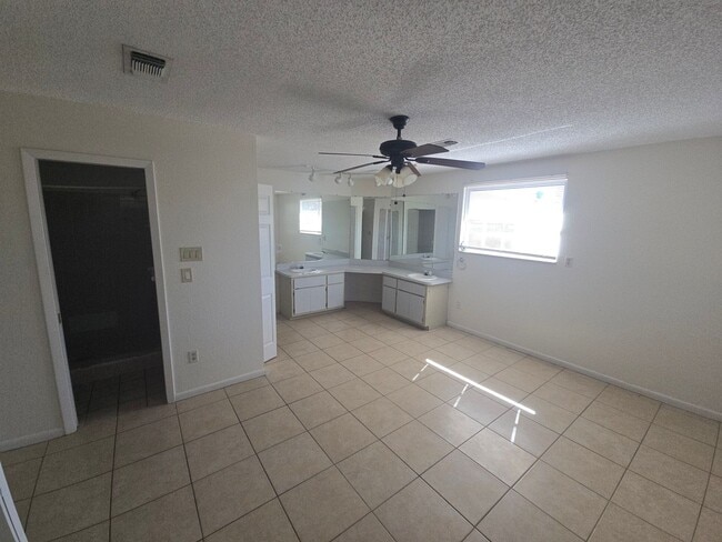 Building Photo - 3-Bedroom, 2-Bathroom Home in Spring Hill | ***(MOVE-IN SPECIAL/50% OFF 2ND MONTH)***