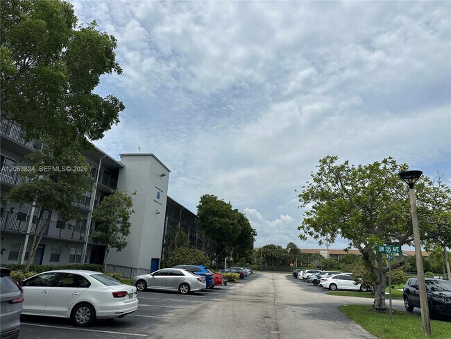 Building Photo - 13550 SW 6th Ct
