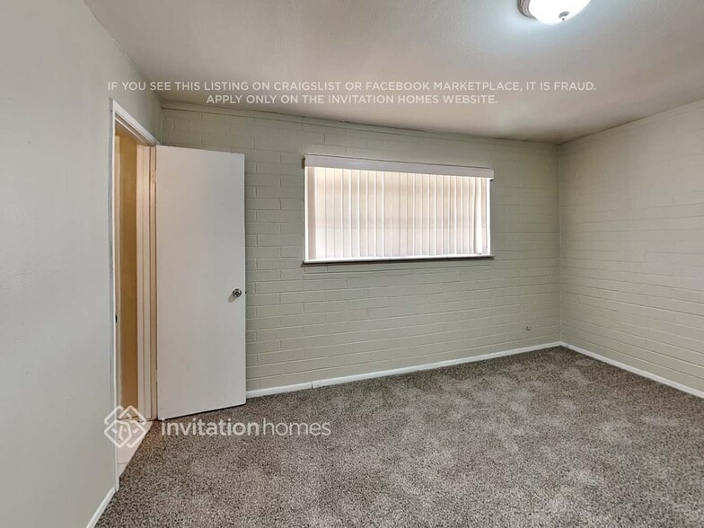 Building Photo - 2307 W Freeway Ln