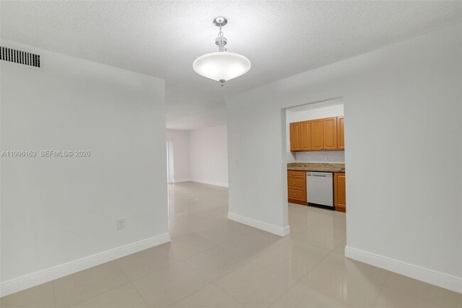 Building Photo - 6130 W 19th Ave