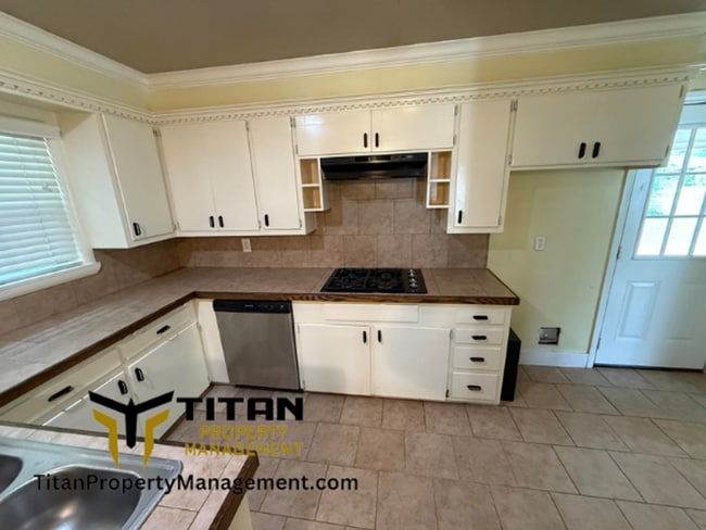 Building Photo - 2bed/2bath house