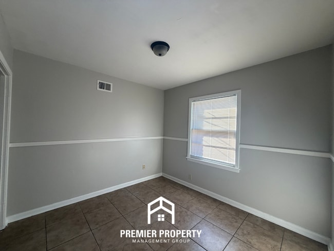 Building Photo - 3-Bedroom Memphis Home Near East Memphis with Fenced Yard