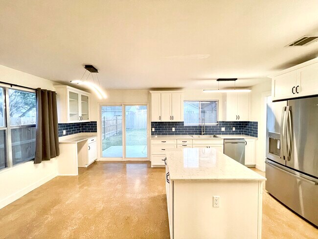 Building Photo - 9503 Dalewood Dr
