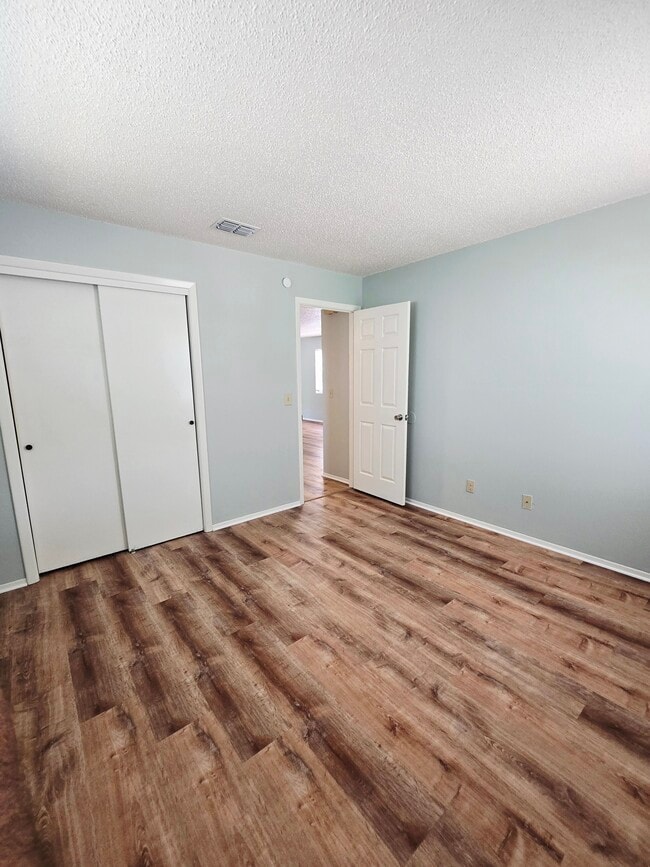 Building Photo - 7615 W Fern Pl