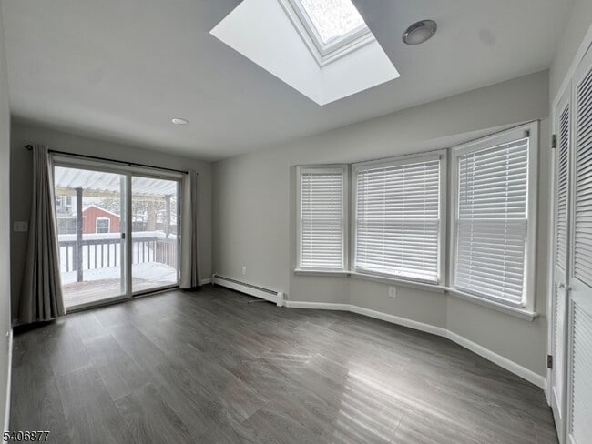 Building Photo - 156 E Prospect St