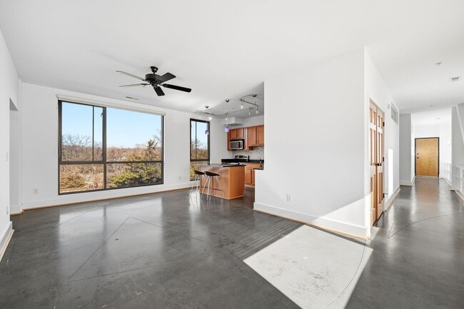 Building Photo - 211 Cream St