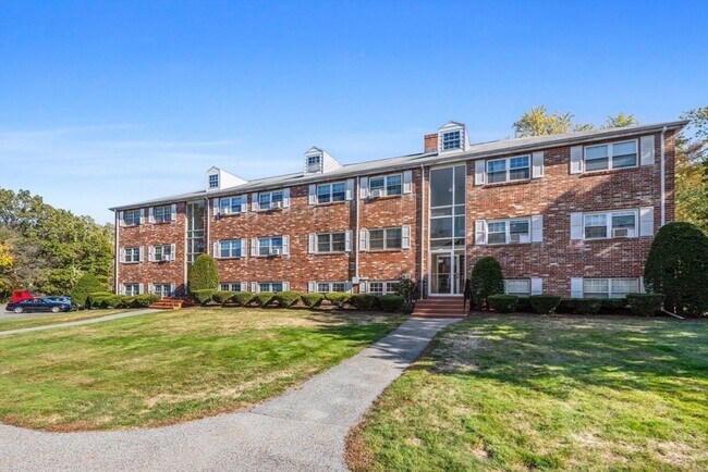 Primary Photo - 90 Edgelawn Ave