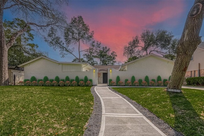 Building Photo - 10027 Lynbrook Dr