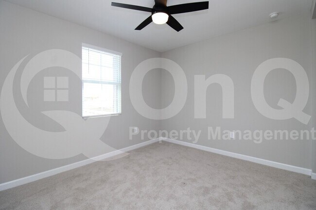 Building Photo - 5976 E Quail Ave