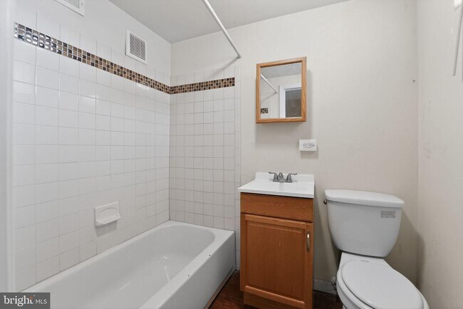 Building Photo - 3544 4th St