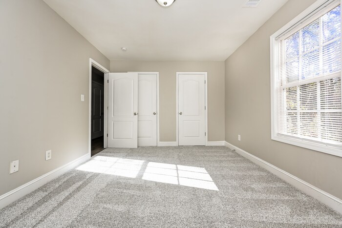 Building Photo - 520 Lakewood Dr