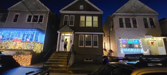 Building Photo - 29 ROOSEVELT Ave