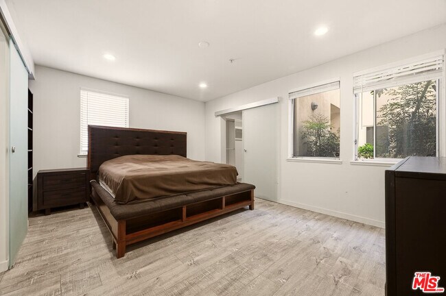 Building Photo - 1222 S Westgate Ave