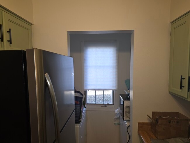 Building Photo - 3330 Queen Anne Way